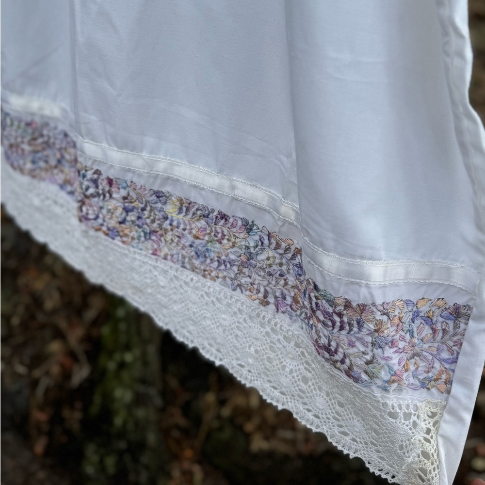 XL Vtg.Oaxaca Handmade embroidered white+purple maxi dress with crochet details. - Picture 9 of 13
